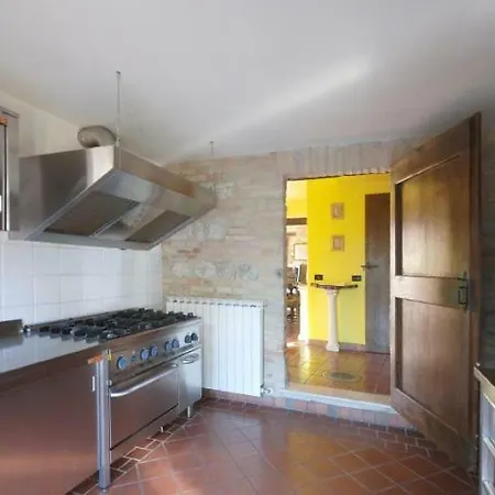 Pesaro Sleeps 6 Pool 别墅 *